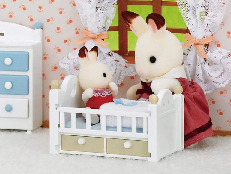 Sylvanian Families Figur og Møbler - Baby Kanin m/ seng 5017