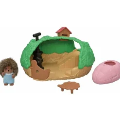 Sylvanian Families Lekesett m/ figur og tilbehør - Pinnsvinbaby Gjemmested 5453
